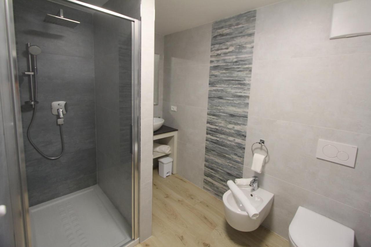Affittacamere B&B Mercedes Romallo Luaran gambar
