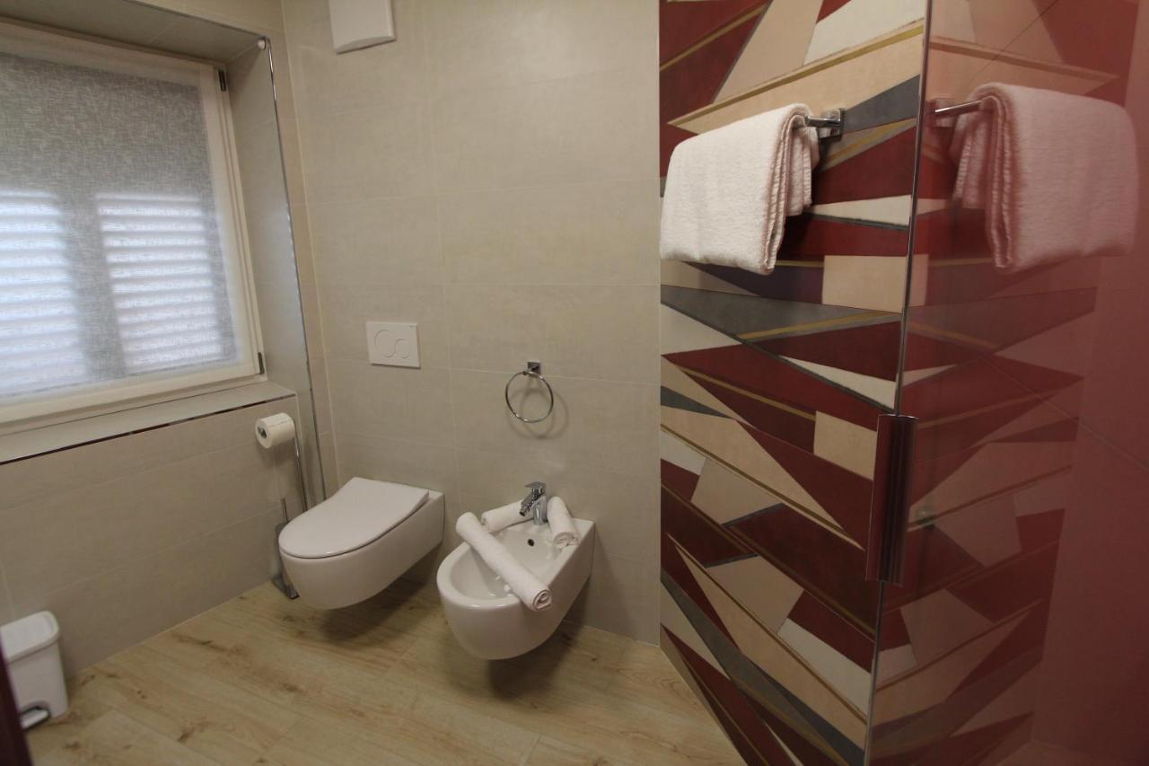 Affittacamere B&B Mercedes Romallo Luaran gambar