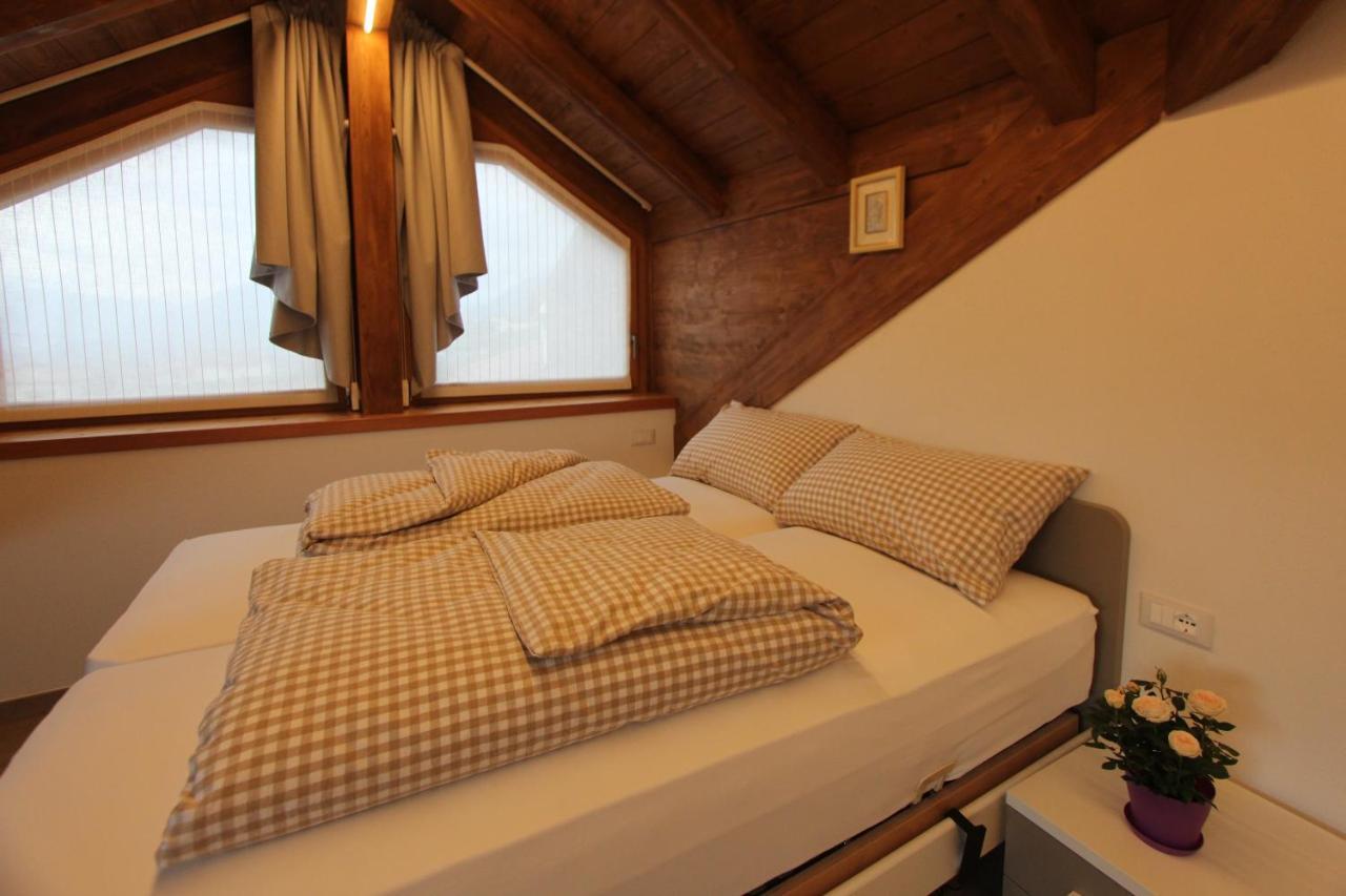 Affittacamere B&B Mercedes Romallo Luaran gambar