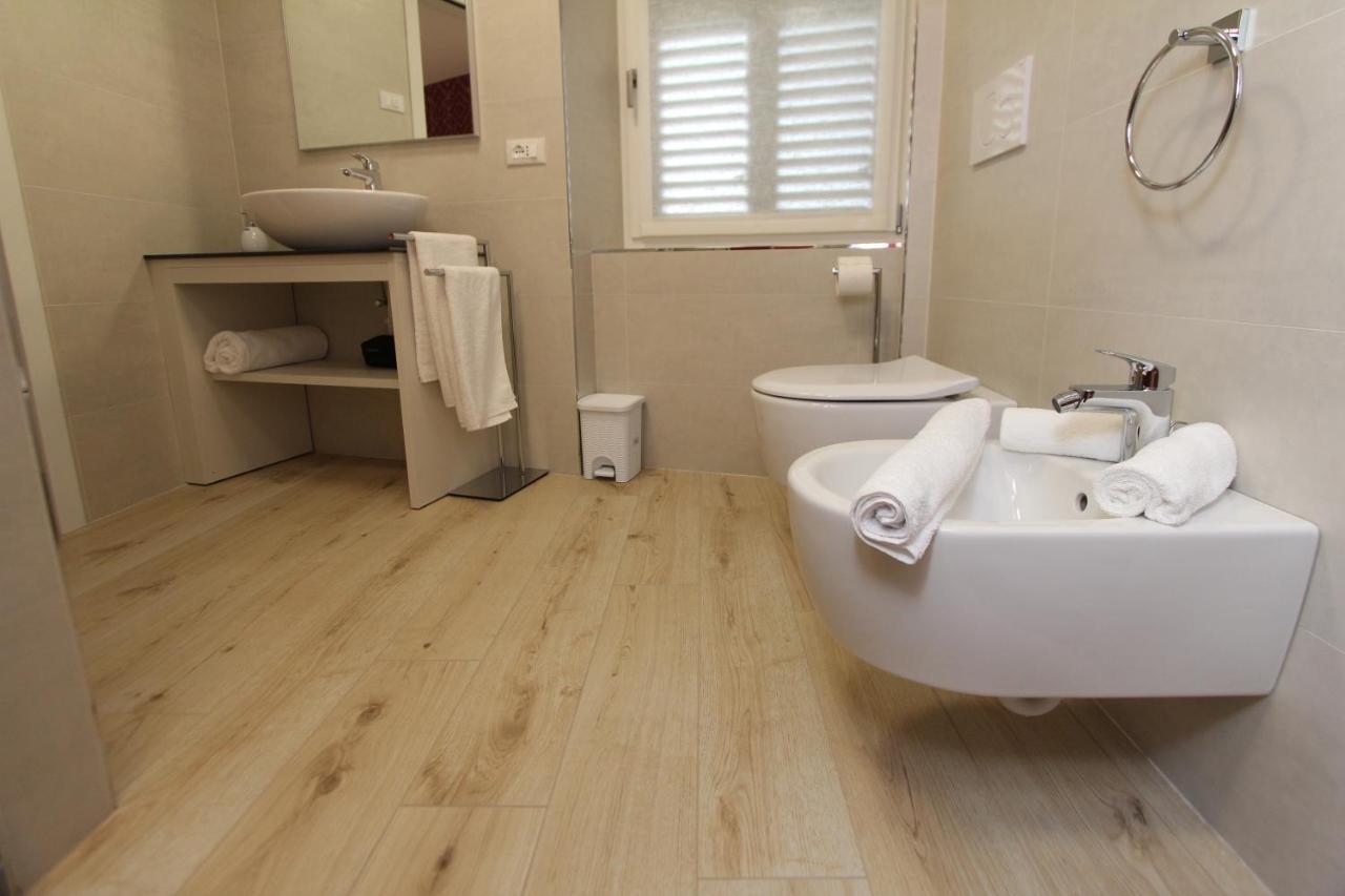 Affittacamere B&B Mercedes Romallo Luaran gambar