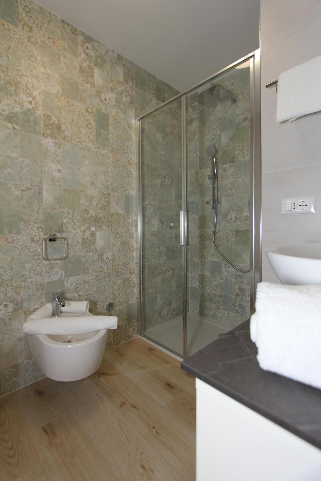 Affittacamere B&B Mercedes Romallo Luaran gambar