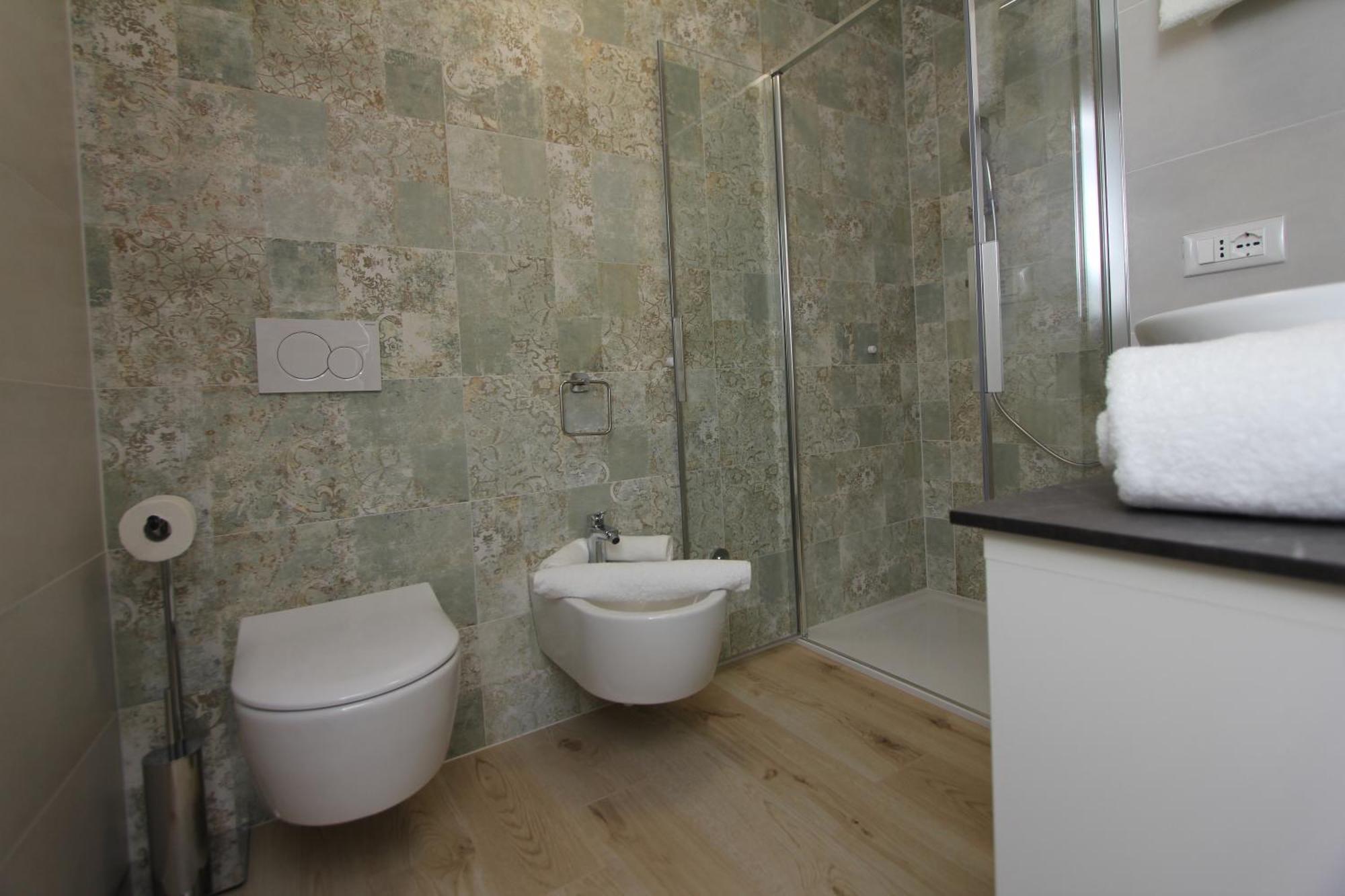 Affittacamere B&B Mercedes Romallo Luaran gambar