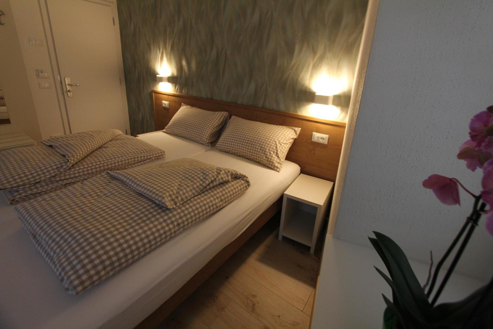 Affittacamere B&B Mercedes Romallo Luaran gambar